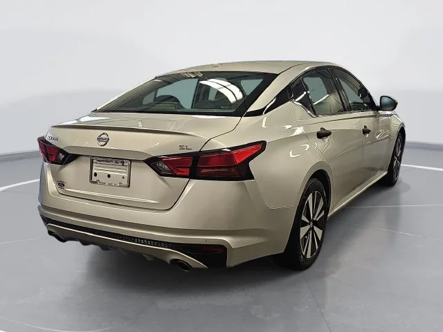 Used 2019 Silver Nissan 2.5 SL image 3