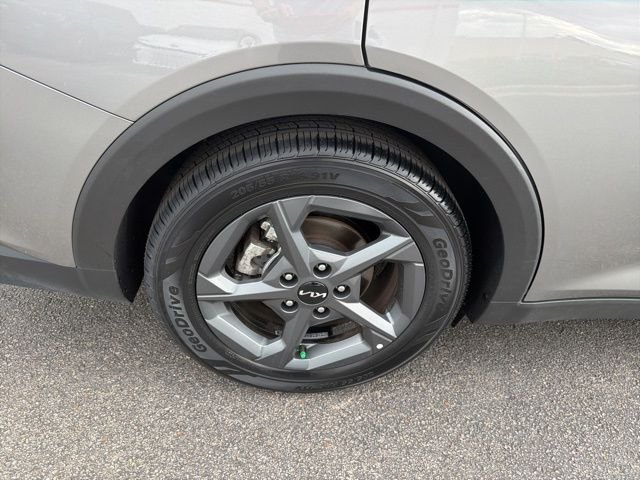 Used 2025 Gray Kia LXS image 12