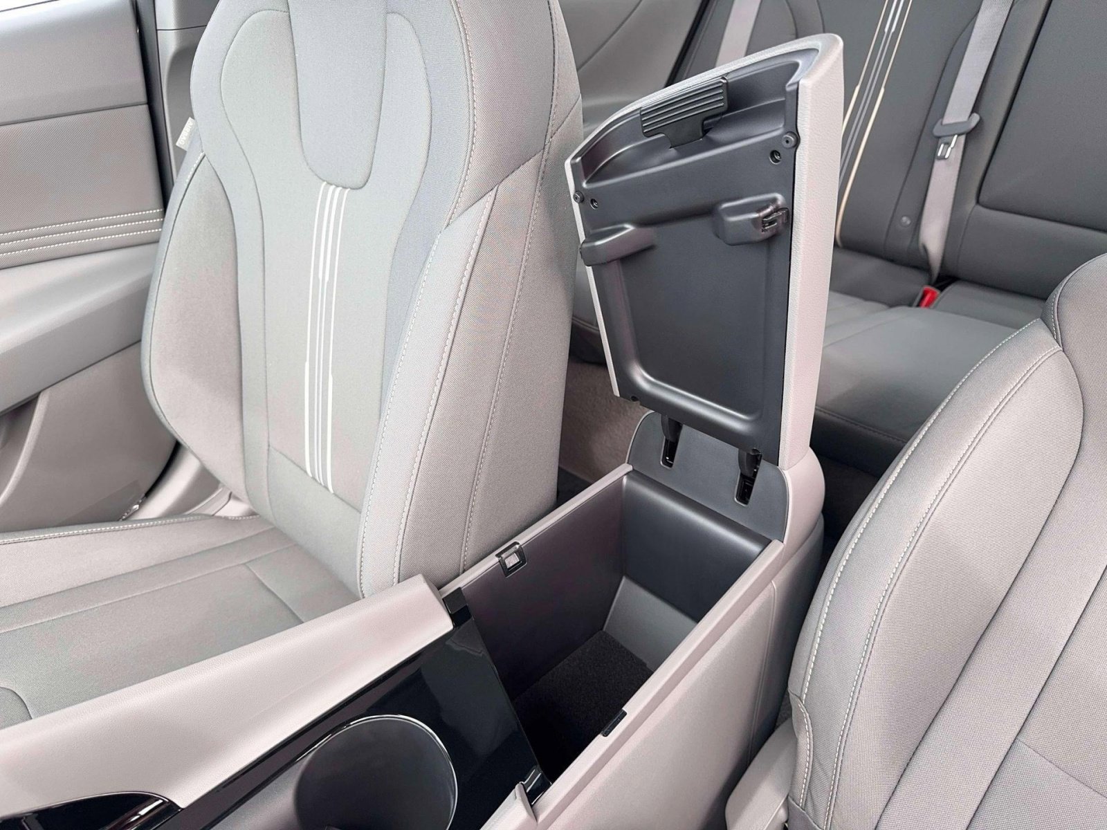 New 2026 Amazon Gray Hyundai SEL Sport Premium image 18