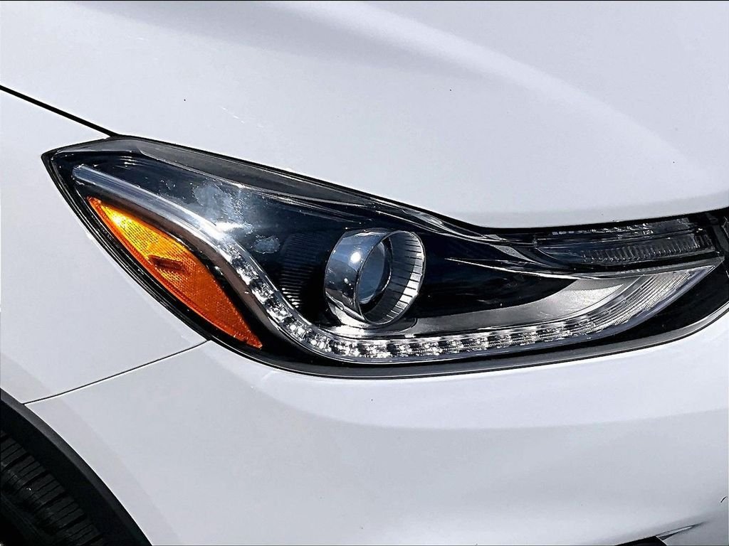 Used 2018 White Chevrolet LT image 30