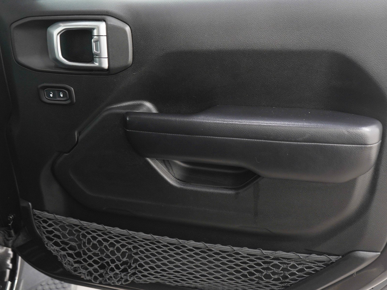Used 2019 Granite Crystal Metallic Clearcoat Jeep Unlimited Rubicon image 9