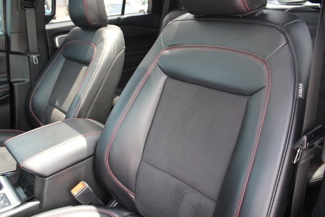 Used 2023 Gray Ford ST-Line image 6