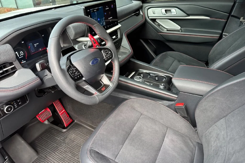 2025 Ford Explorer ST - Photo 10