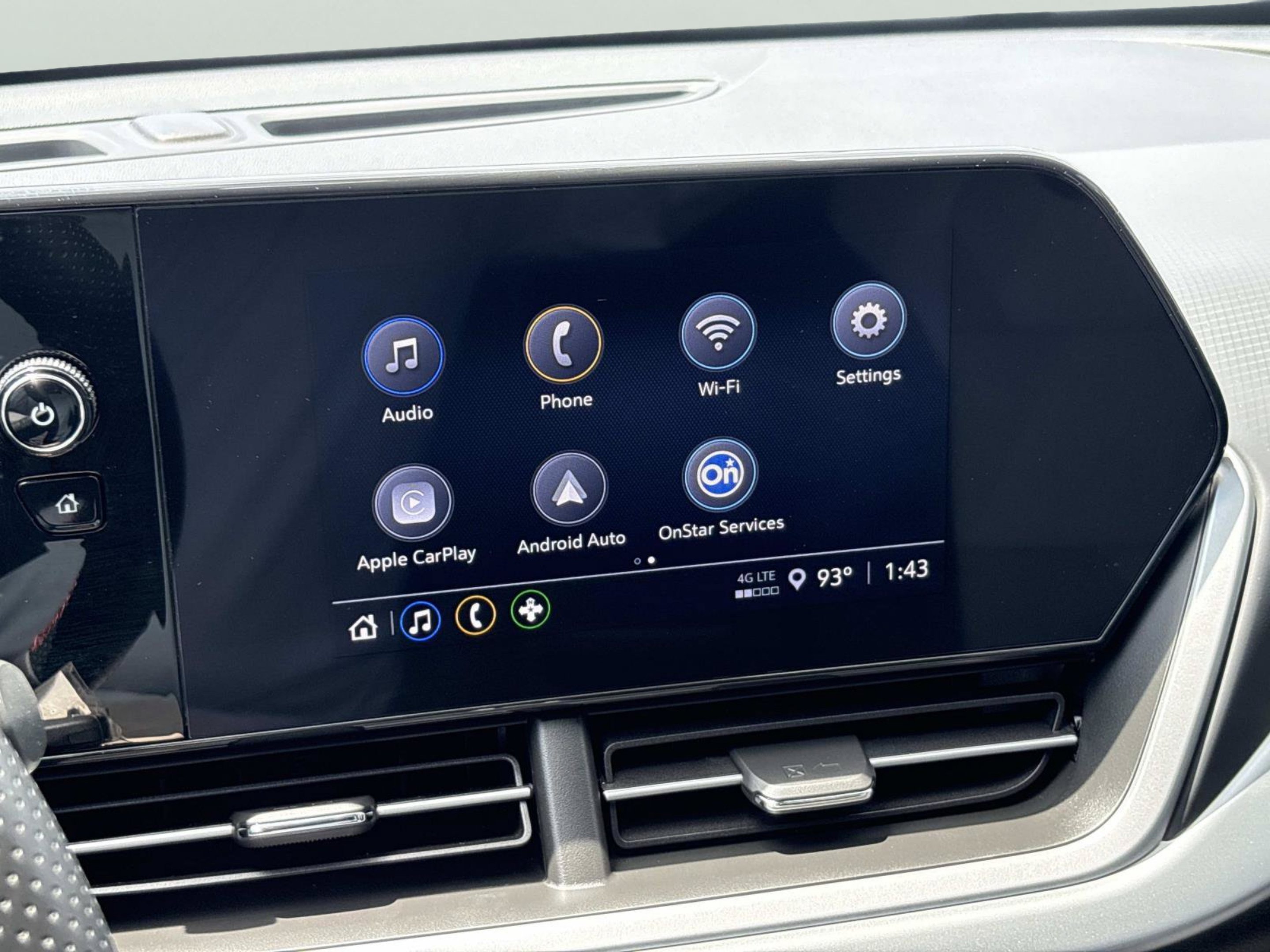 Used 2025 Summit White Chevrolet 1RS image 31