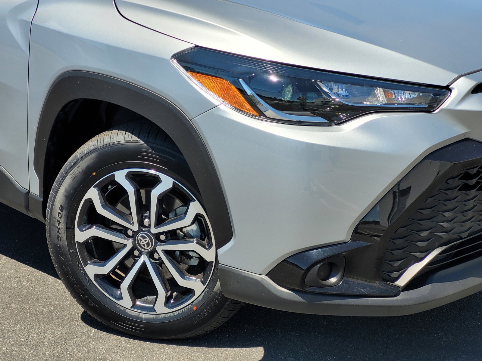 Used 2025 Silver Toyota  image 9