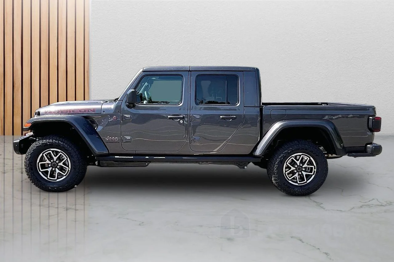 New 2026 Granite Crystal Metallic Clear-Coat Exterior Paint Jeep Rubicon X image 5