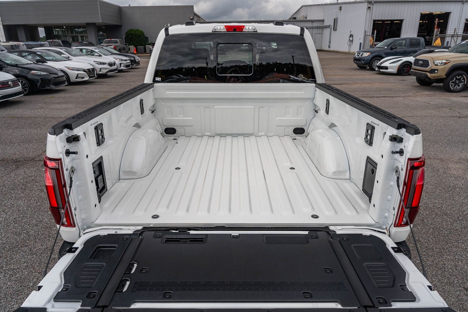 New 2026 Star White Metallic Tri-Coat Ford Platinum® image 12