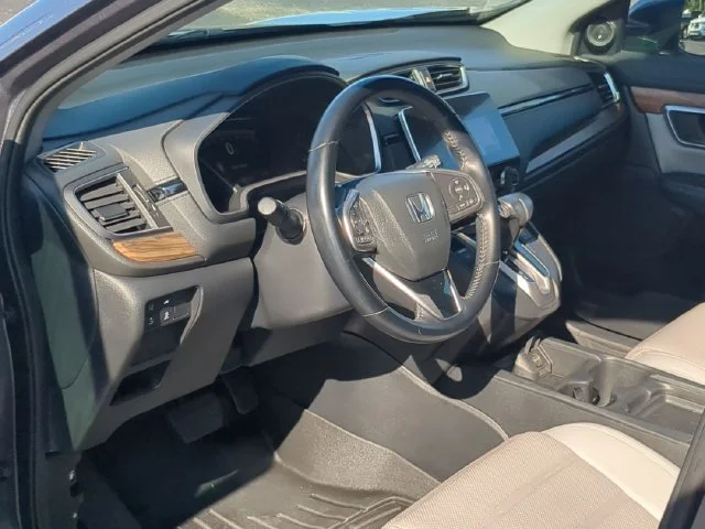Used 2018 Modern Steel Metallic Honda Touring image 2