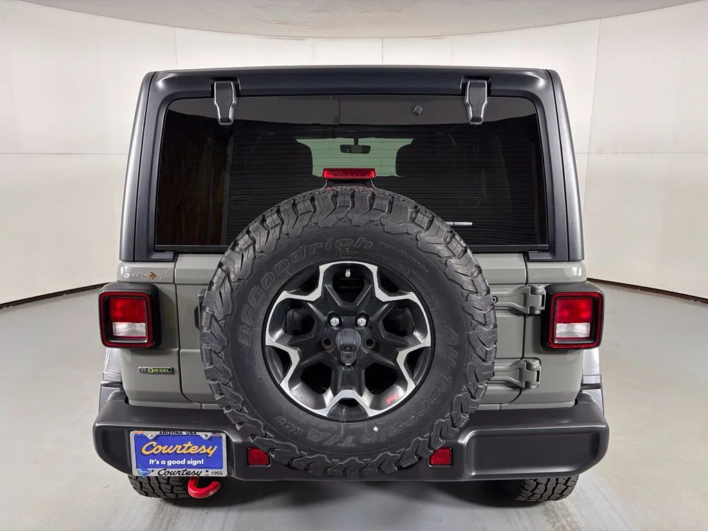 Used 2023 Gray Jeep Rubicon image 7