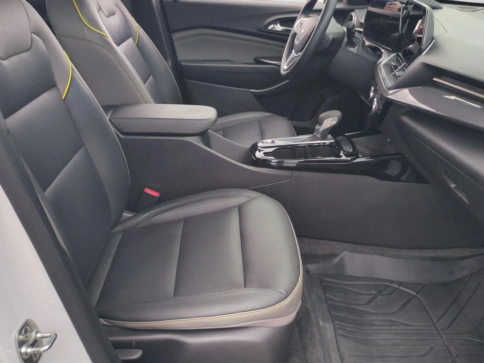 Used 2025 Summit White Chevrolet ACTIV image 20