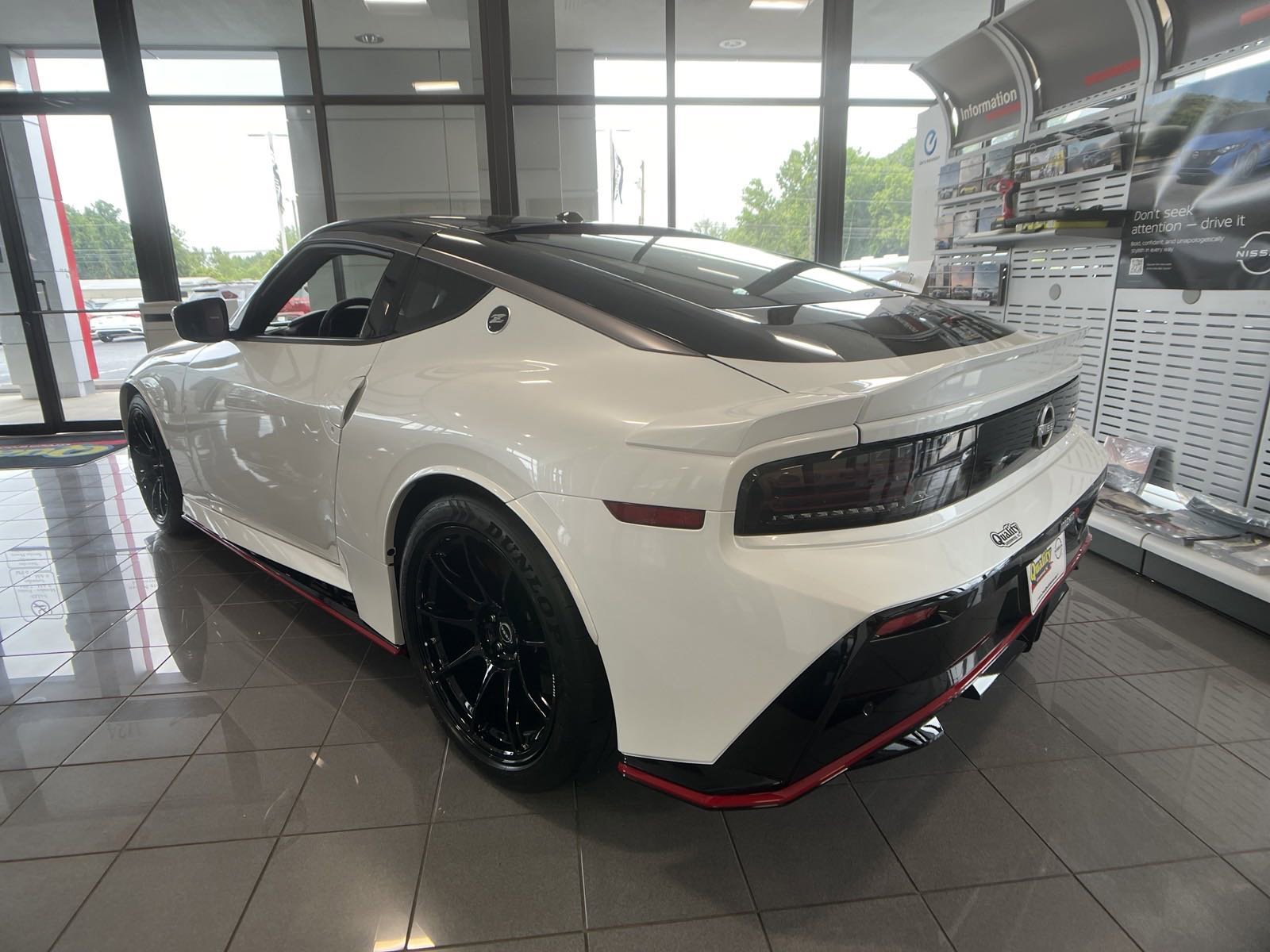 New 2024 Two-tone Everest White TriCoat / Super Black Nissan NISMO® image 6