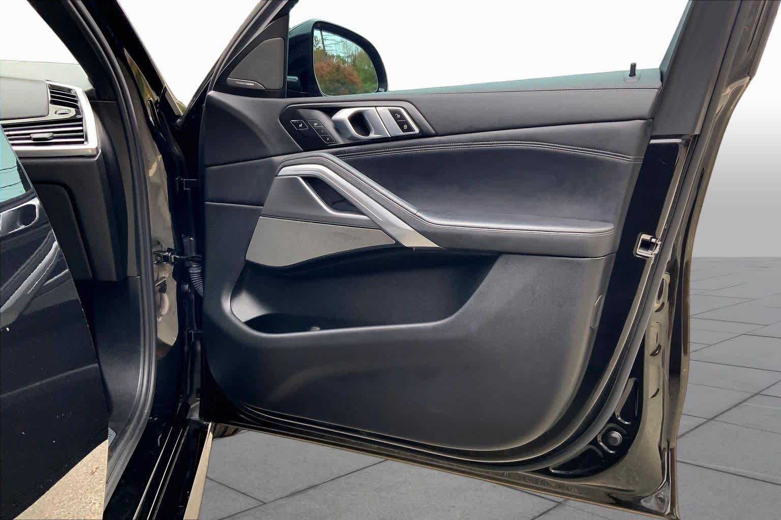 Used 2023 Black Sapphire Metallic BMW xDrive40i image 22