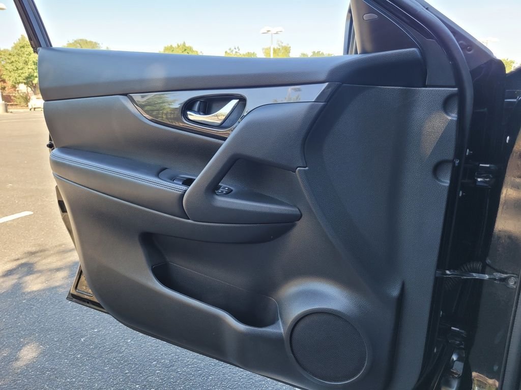 Used 2018 Black Nissan S image 25