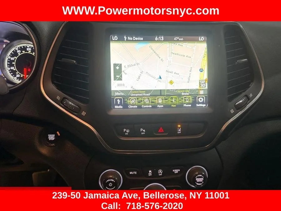 Used 2023 White Jeep Altitude image 43