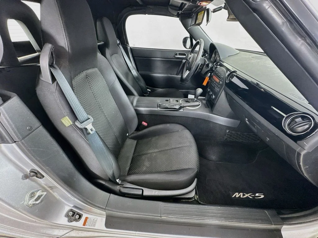 Used 2007 Silver Mazda Sport image 28