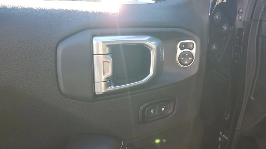 Used 2025 Black Jeep High Tide image 21