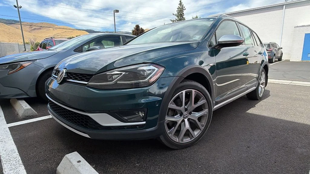 Used 2019 Green Metallic Volkswagen TSI SE image 4