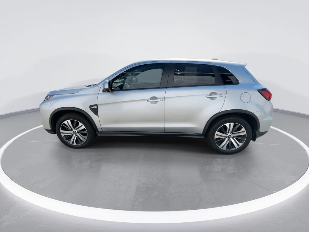 Used 2024 Silver Mitsubishi 2.0 ES image 5