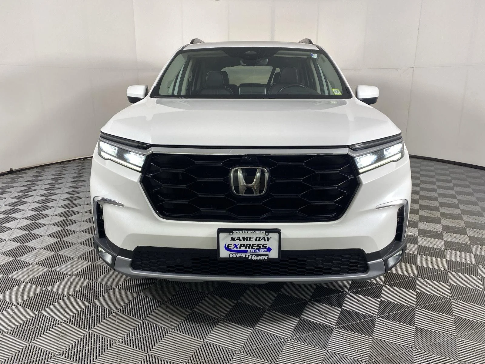 Used 2023 Platinum White Pearl Honda Elite image 2