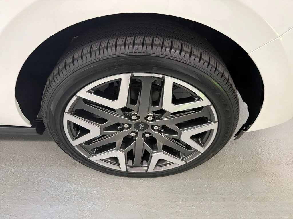 New 2027 Star White Metallic Tri-Coat Ford MAX Platinum image 5