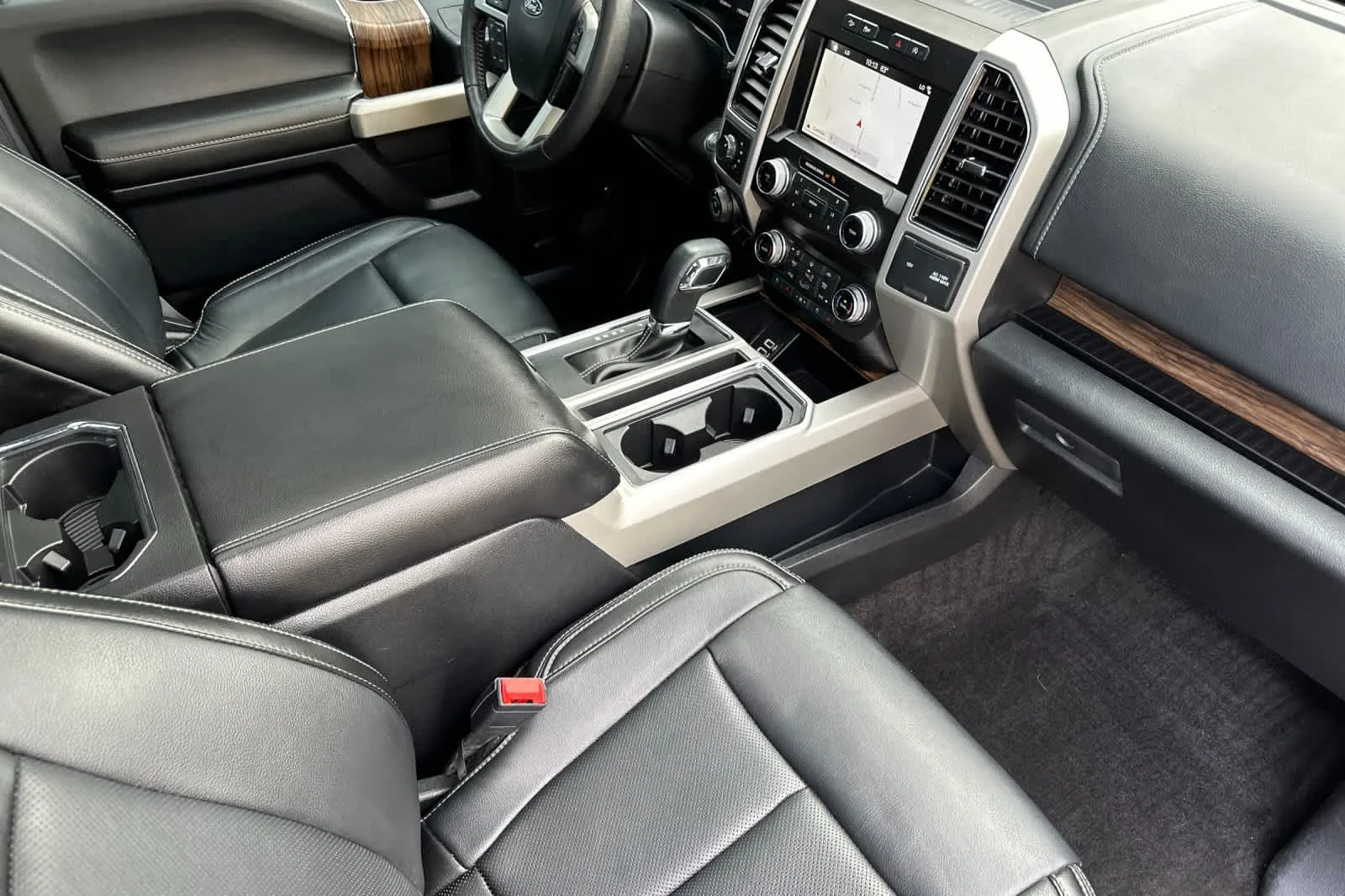 Certified Used 2019 Magnetic Metallic Ford LARIAT image 15