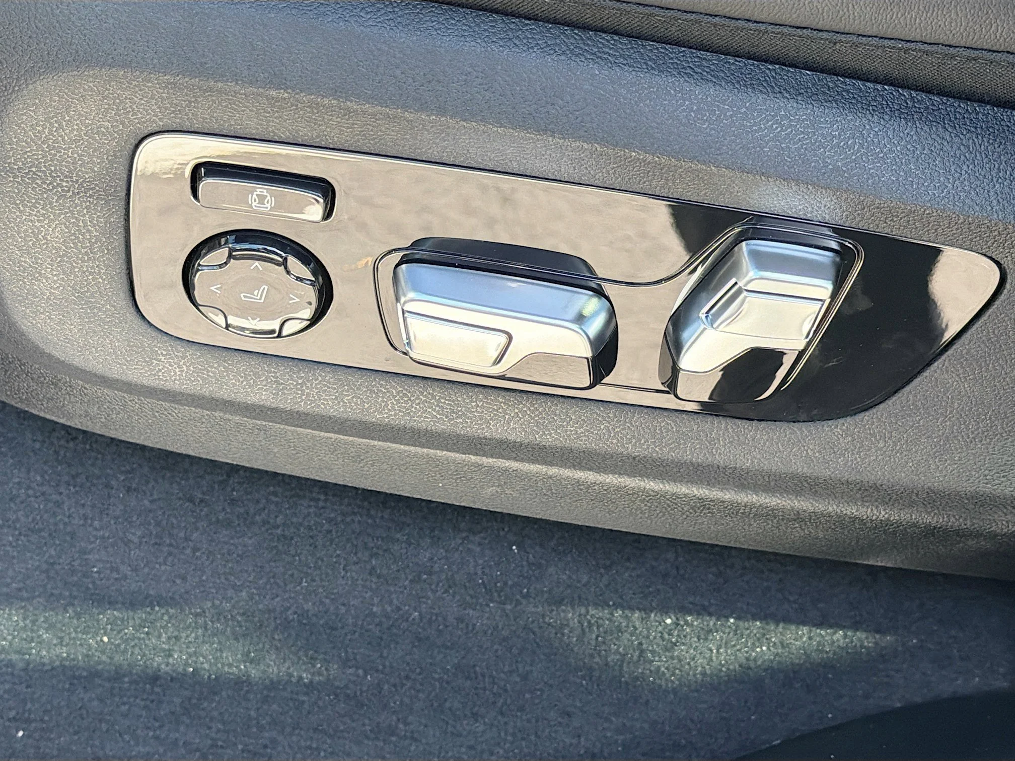 New 2026 Skyscraper Grey Metallic BMW sDrive40i image 25