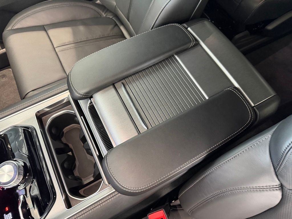 New 2026 Silver-Zynith Exterior Paint Jeep Limited Altitude image 28