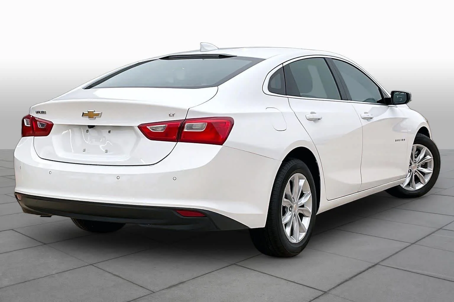 Used 2024 Summit White Chevrolet LT image 13