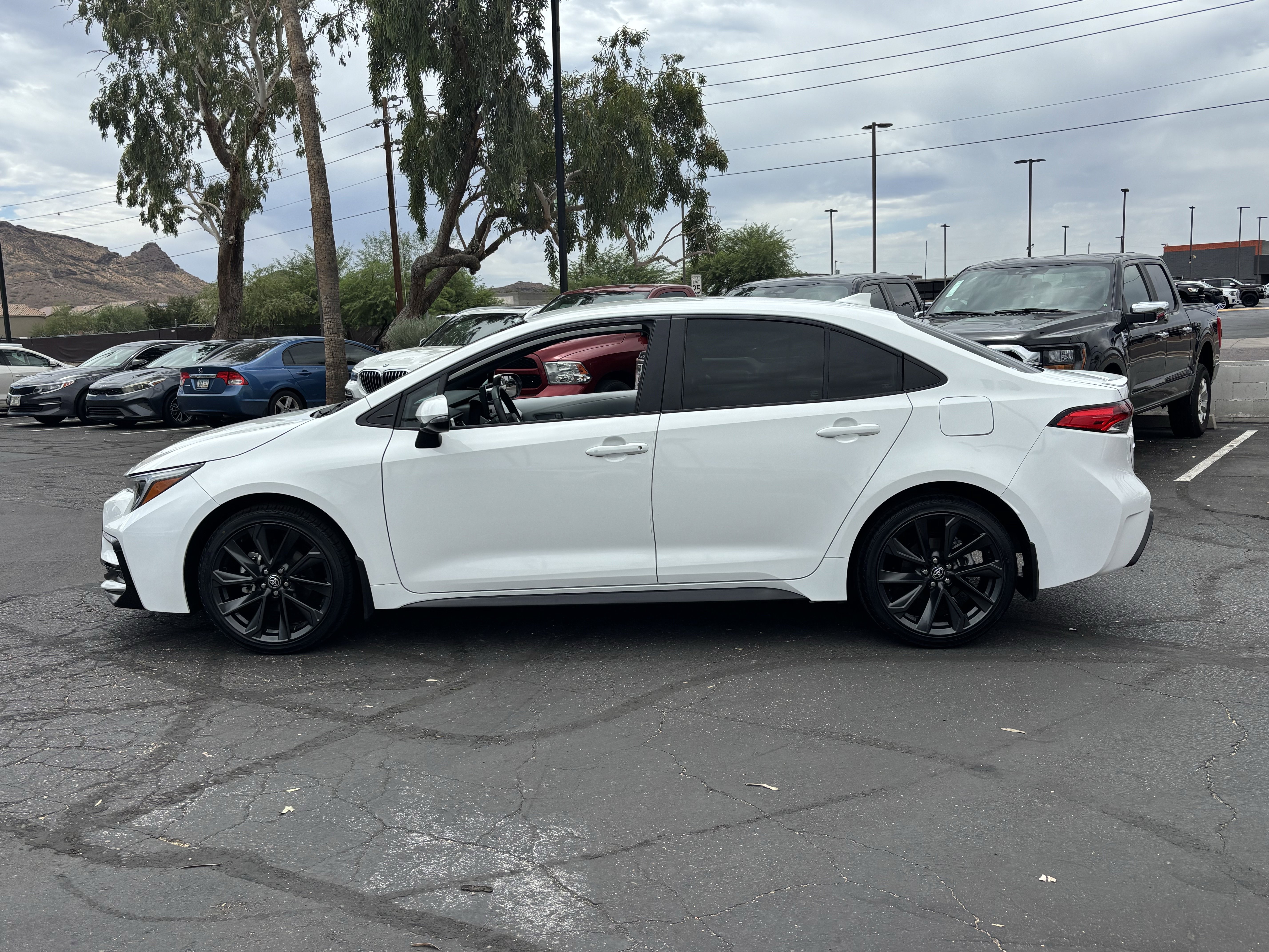 Used 2024 Ice Toyota SE image 5