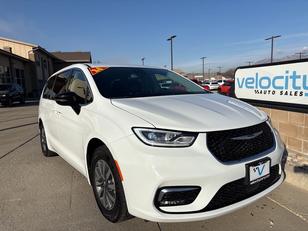 2024 Chrysler Pacifica PHEV Select