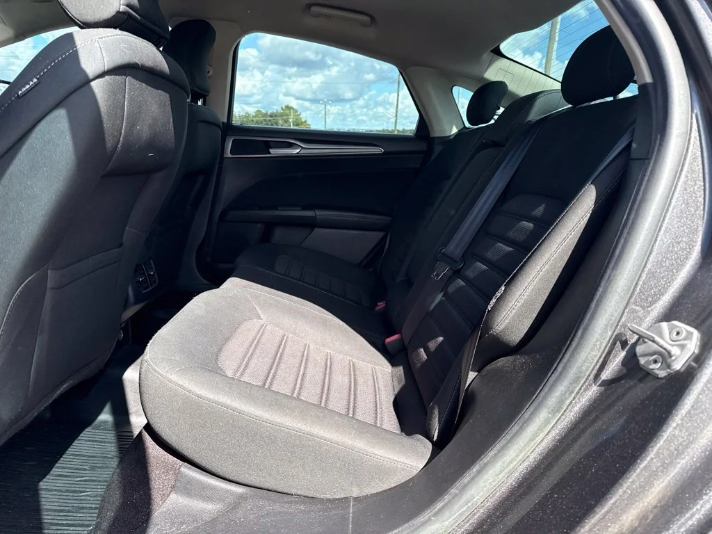 Used 2019 Magnetic Metallic Ford SE image 9