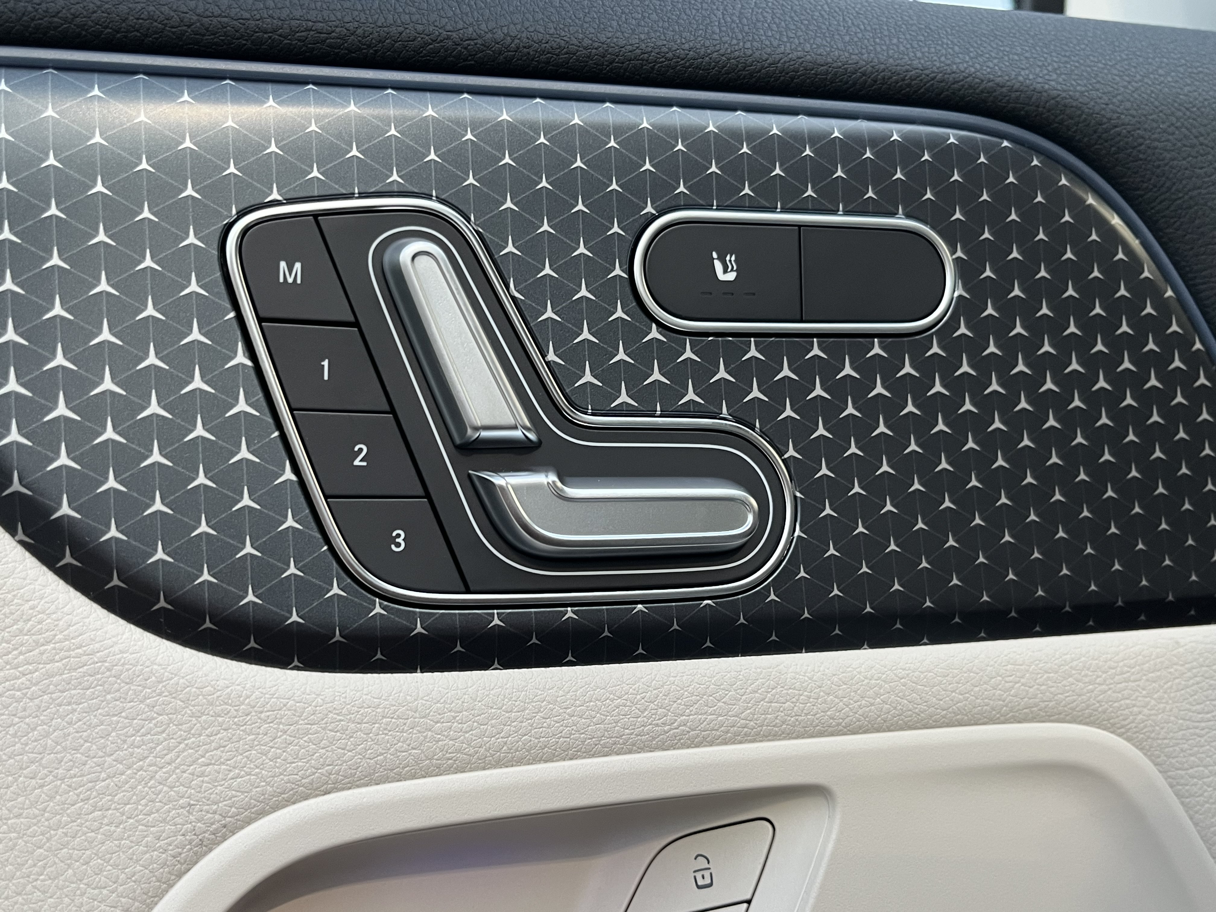 New 2026 Polar White Mercedes-Benz GLA 250 image 43