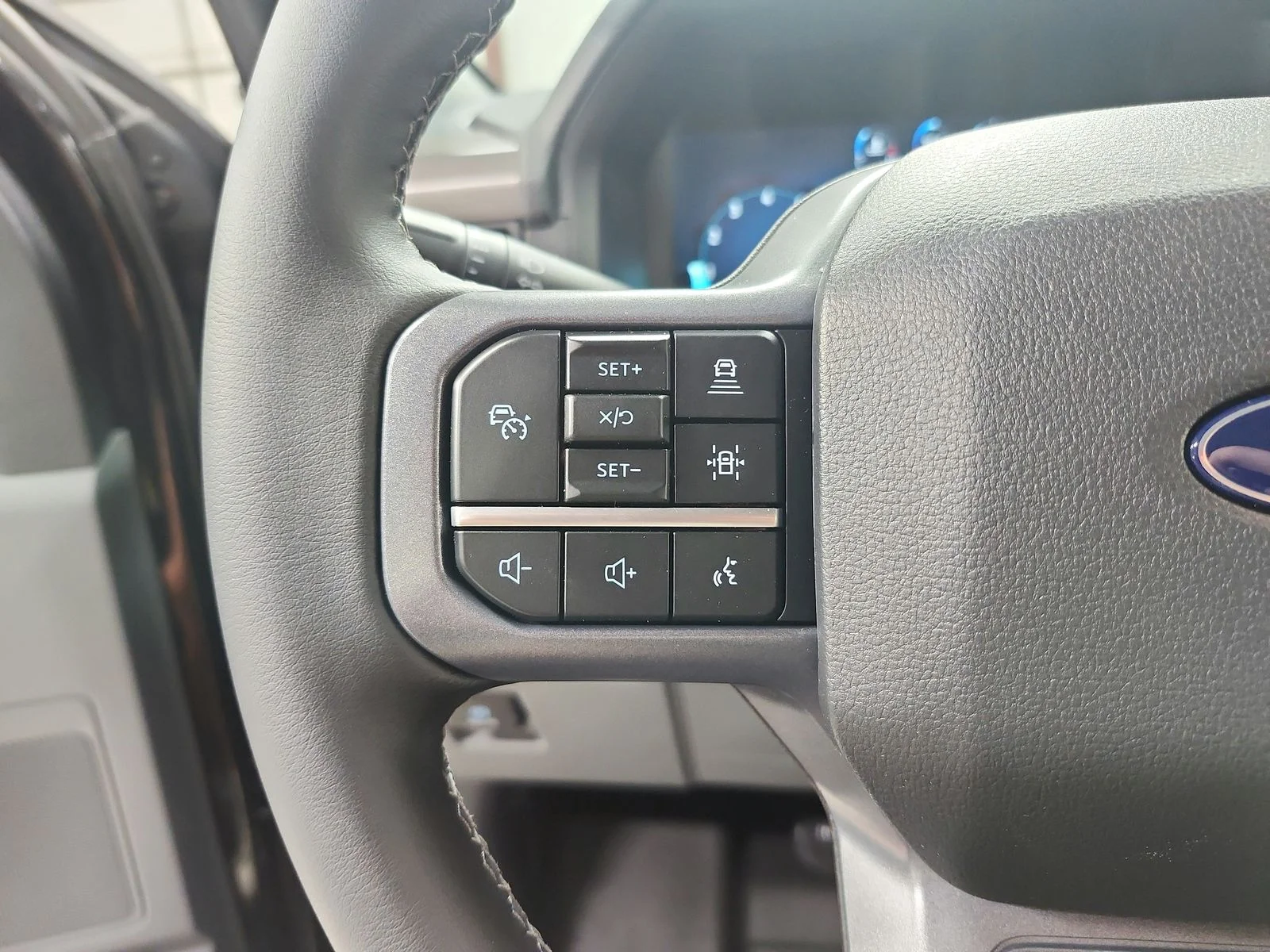 New 2026 Agate Black Metallic Ford XLT image 23