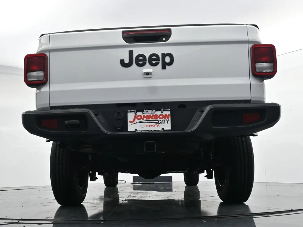 Used 2022 White Jeep Sport image 38