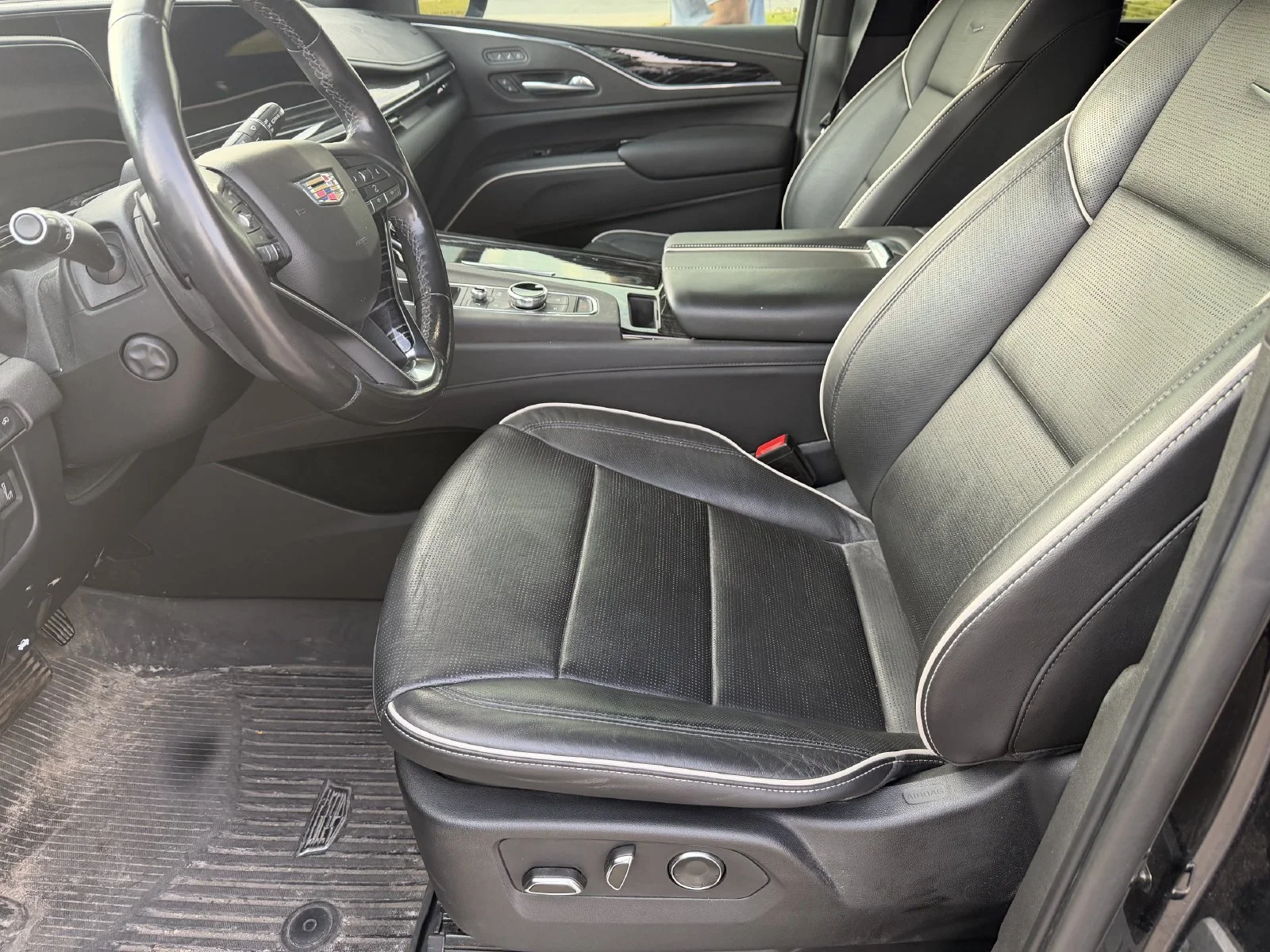 Used 2021 Black Cadillac Sport image 5