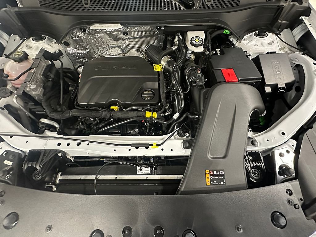 Used 2025 White Chevrolet LT image 38
