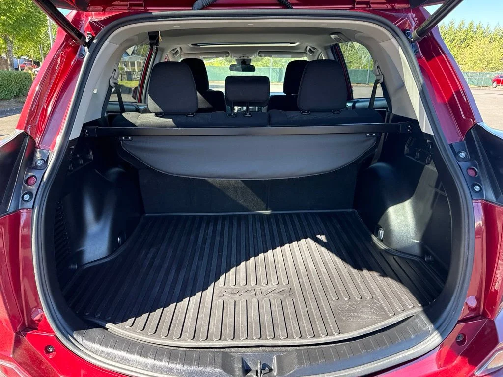 Used 2018 Ruby Flare Pearl Toyota XLE image 21