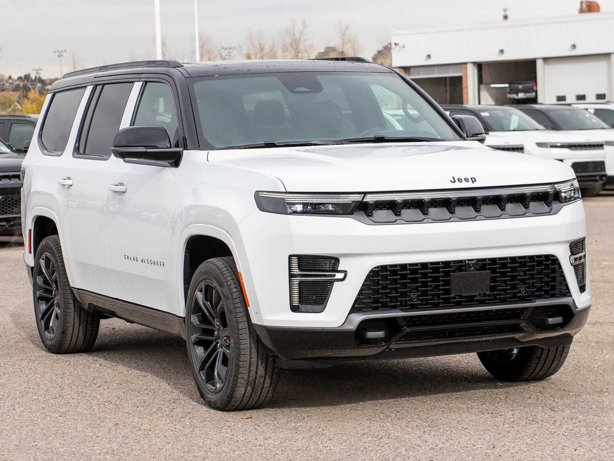 New 2027 White Jeep Summit Obsidian* 4x4, Rear DVD, Massage Seats, HD Trailer Tow Pkg image 5