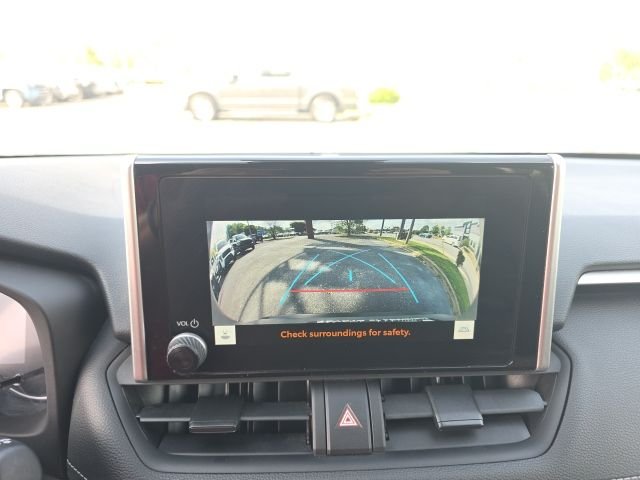 2024 Toyota RAV4 XLE - Photo 19