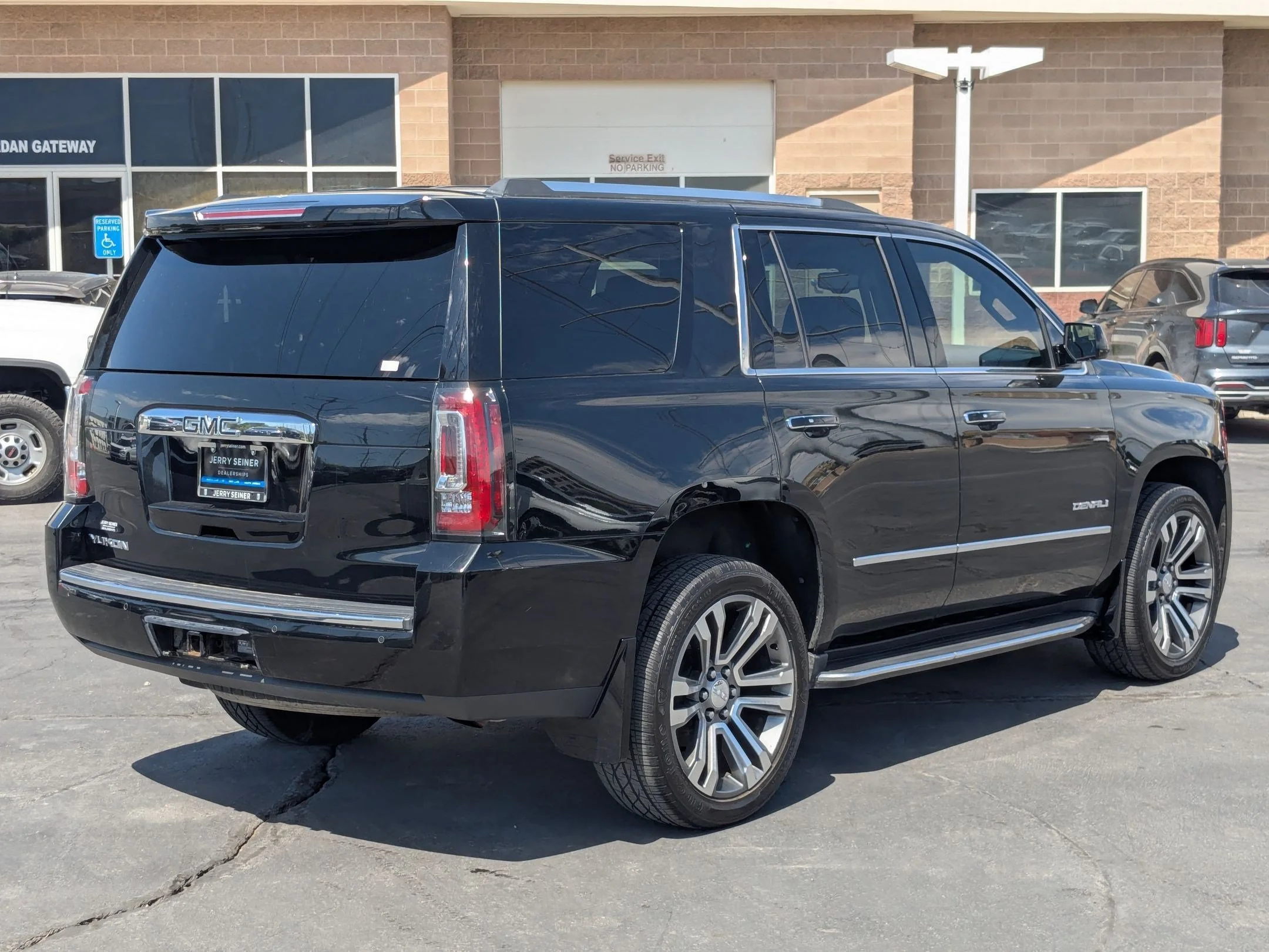 Used 2017 Onyx Black GMC Denali image 5