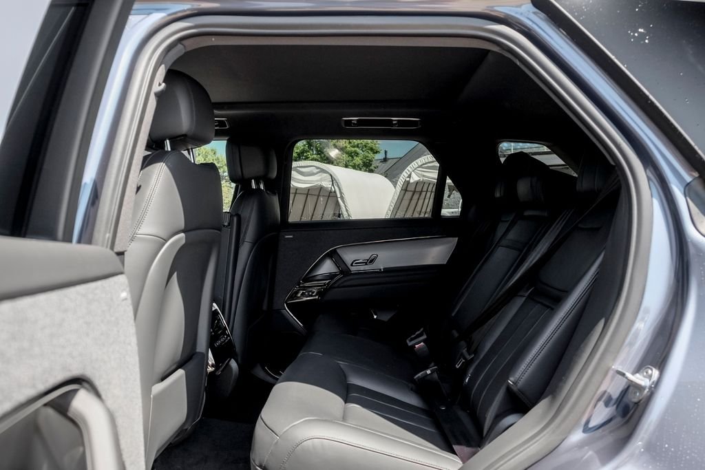 New 2026 Varesine Blue Land Rover Dynamic SE image 16