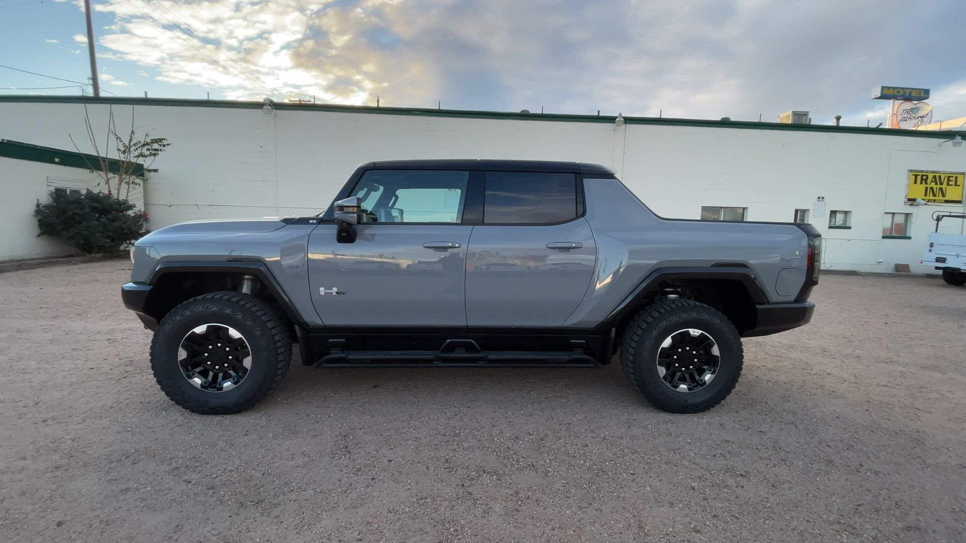 2025 GMC HUMMER EV 2X - Photo 33