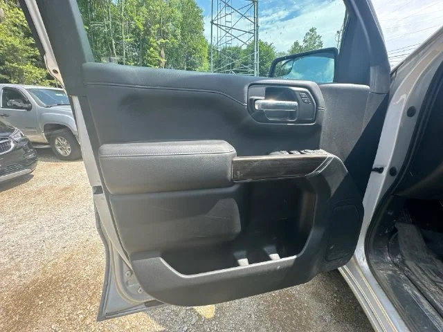 Used 2020 Silver Chevrolet RST image 31
