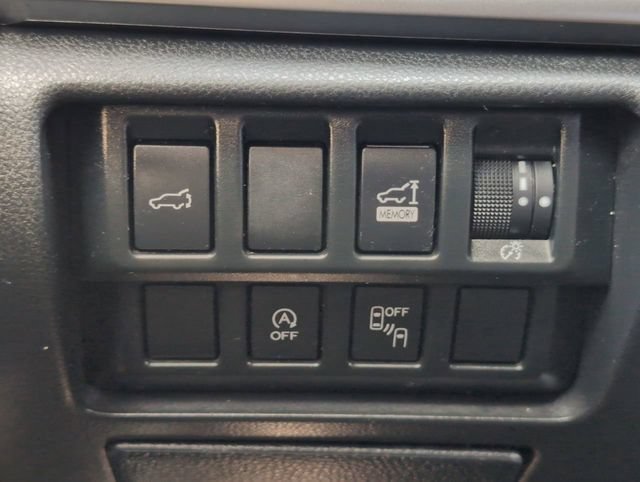 Used 2020 Blue Subaru Premium image 17