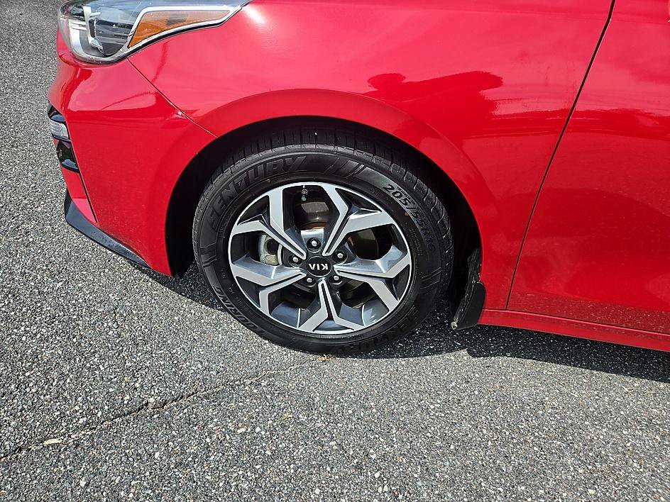 Used 2021 Currant Red Kia LXS image 8
