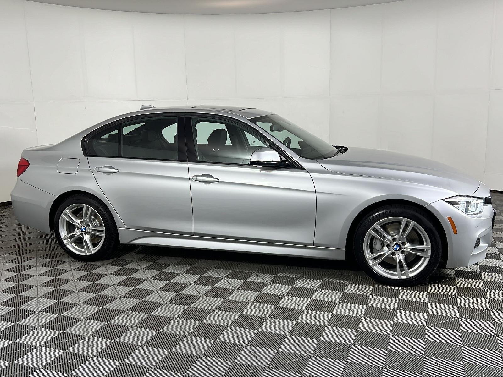 Used 2017  BMW 330i xDrive image 3