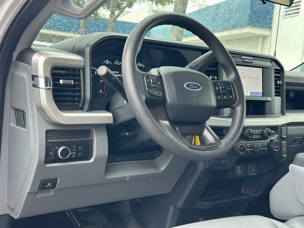 Certified Used 2025 Oxford White Ford XL image 36