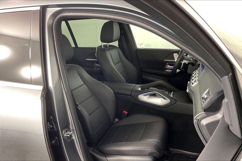 Used 2026 Black Mercedes-Benz GLS 450 image 7