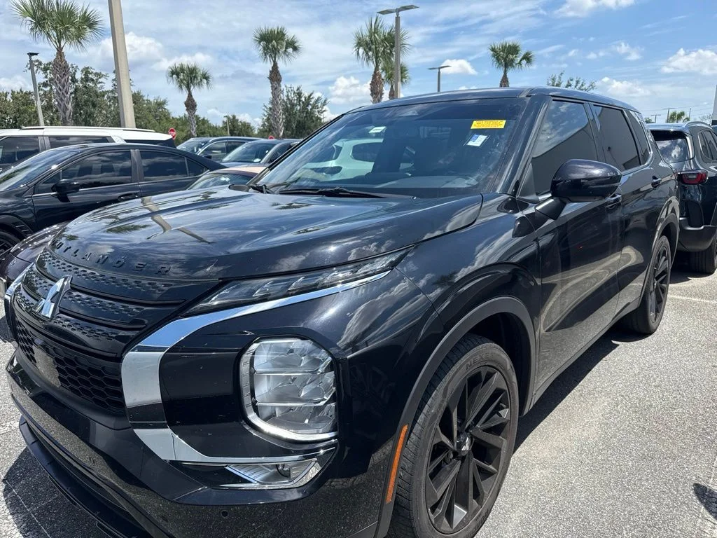 Used 2023  Mitsubishi SEL Black Edition image 2
