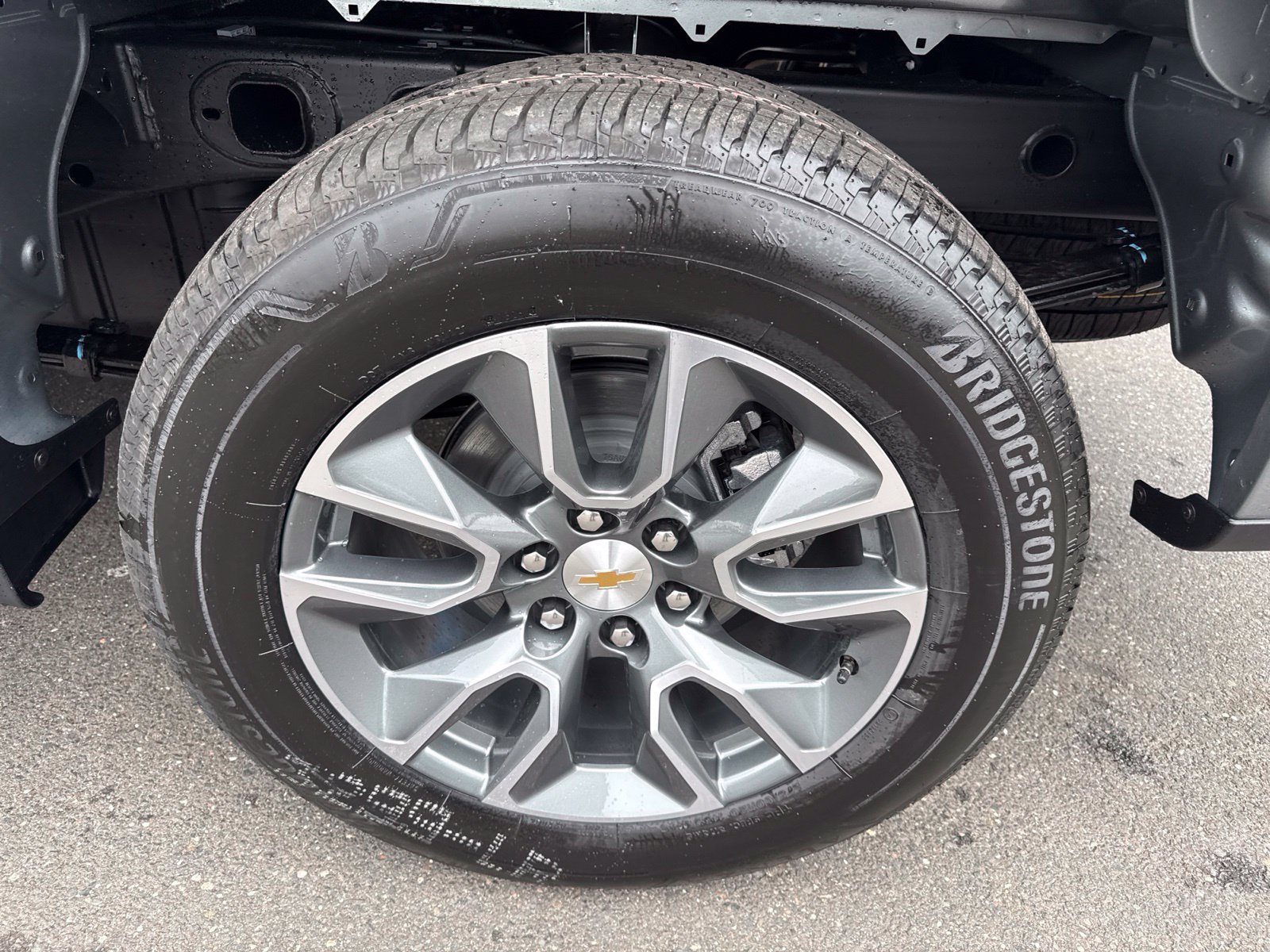 New 2026 Sterling Gray Metallic Chevrolet LT with 20in Grazen Wheels - Dark Essentials Package - Bed Cover image 10